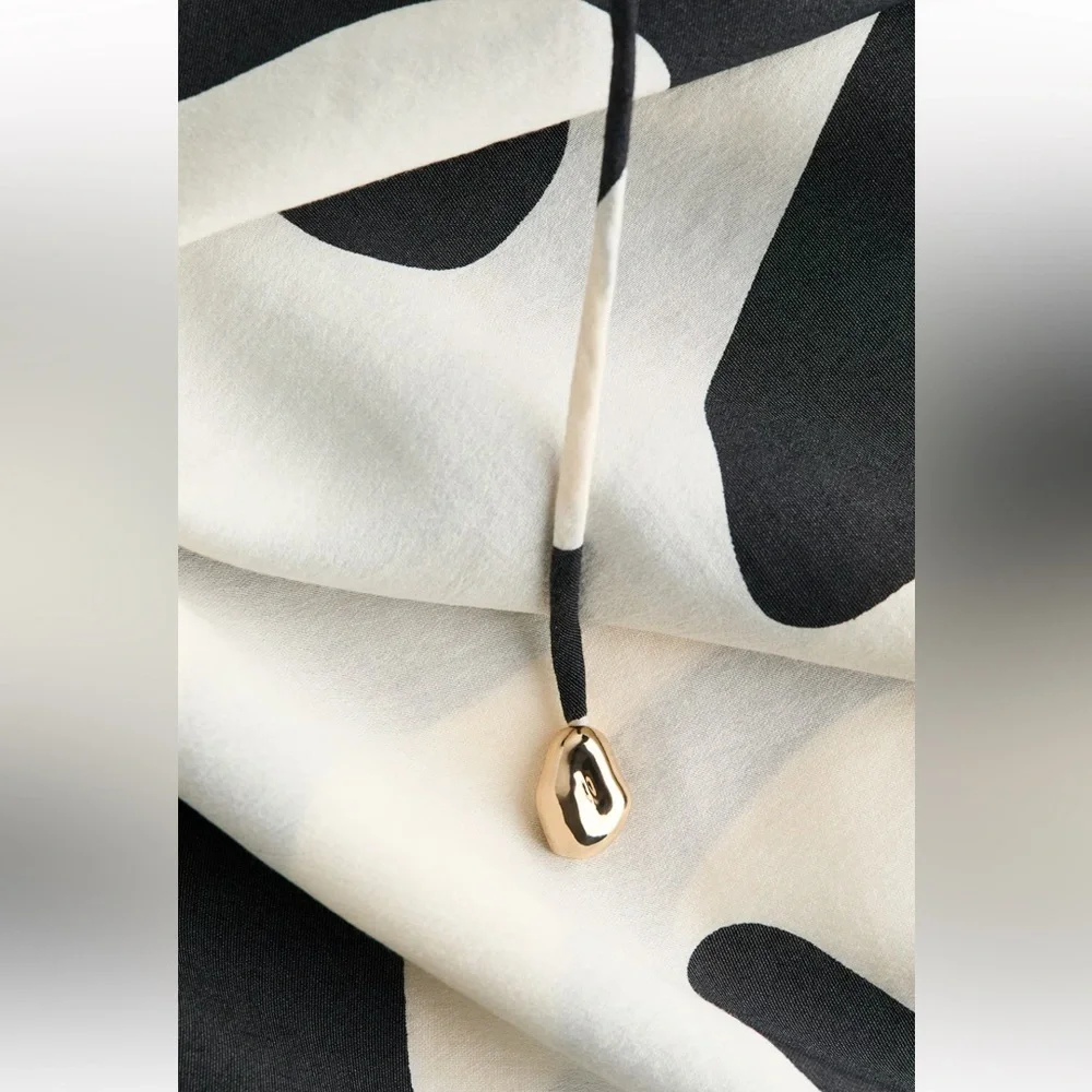 H&M Black and Cream Abstract Print Maxi Dress - Picture 6 of 6
